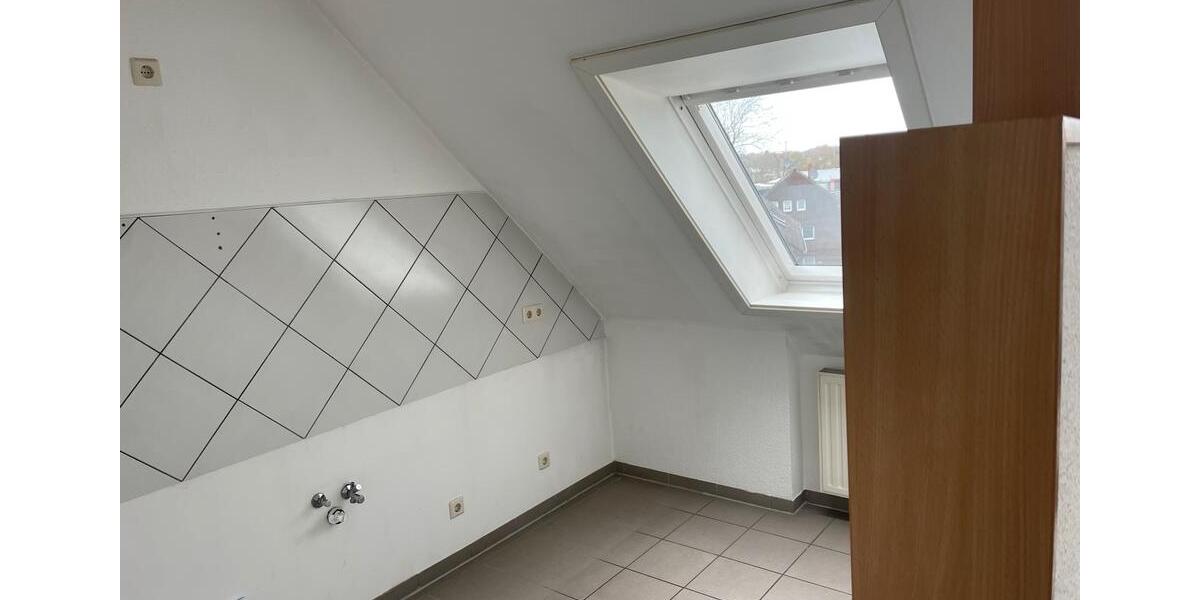 Dachgeschoßwohnung Oberhausen Biefang - 3.5 Zimmer, 84 m&sup2;, 810&euro; | Angebot:25935368