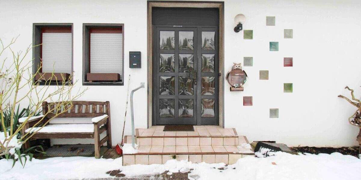 Viel Platz, viele Möglichkeiten: Zweifamilienhaus mit Garten, Wintergarten & Mieteinnahmen! 6 zimmer