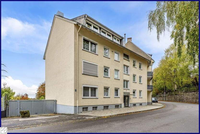 Mehrfamilienhaus mit 6 WE,Garagen, Carport und freier Eigentümerwohnung zimmer