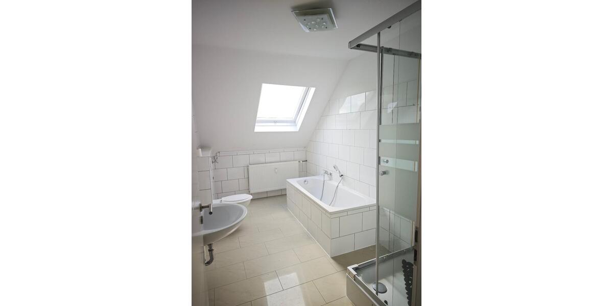 Dachgeschoßwohnung Gelsenkirchen Ückendorf - 3.5 Zimmer, 95 m&sup2;, 650&euro; | Angebot:26535417