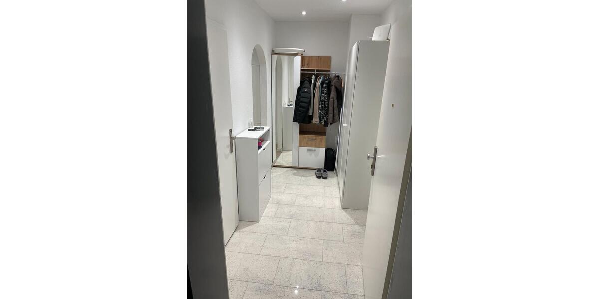 Voll Möblierte, Helle, kernsanierte 1,5-Zimmer-Wohnung zimmer