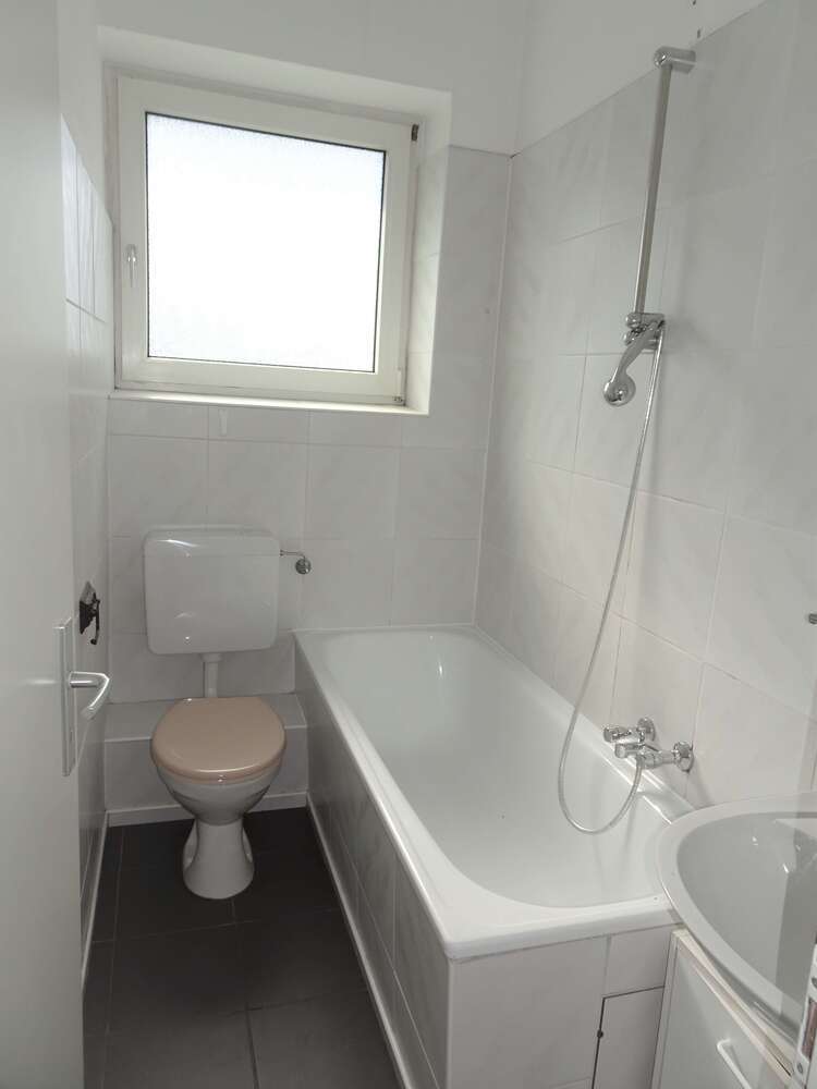 Wohnung zum Mieten in Wuppertal 256,35 € 42.02 m²
