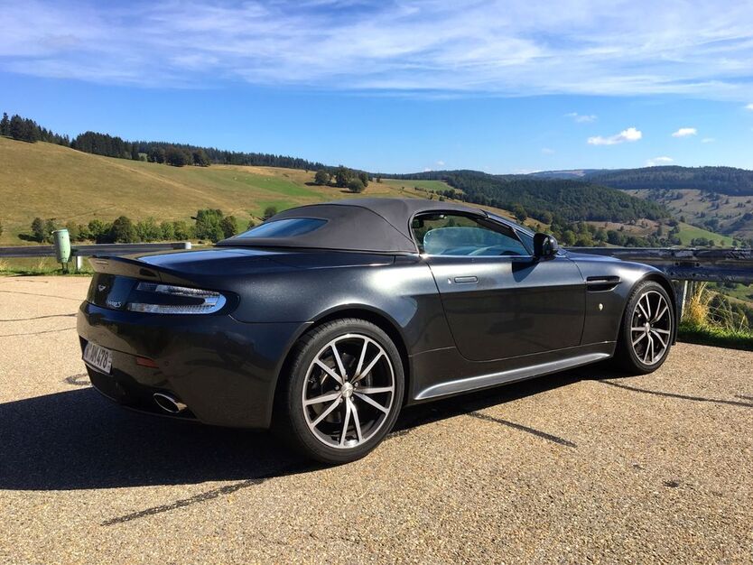 Aston Martin V8 Vantage 81.400 km 68.000 € Wuppertal 42113