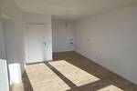 Helles 2-Zimmer-Apartment + Loggia, renoviert, offener Kochbereich, Wannenbad, neuer Boden, Aufzug