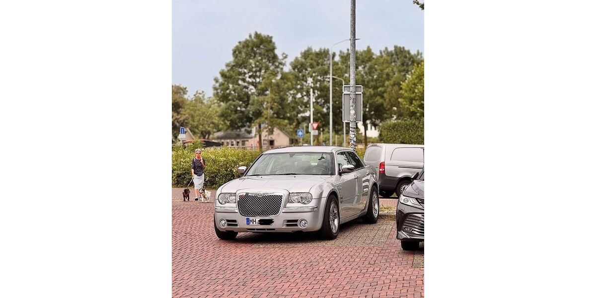 Chrysler 300C 149.500 km 12.950 &euro; Mülheim an der Ruhr 45468