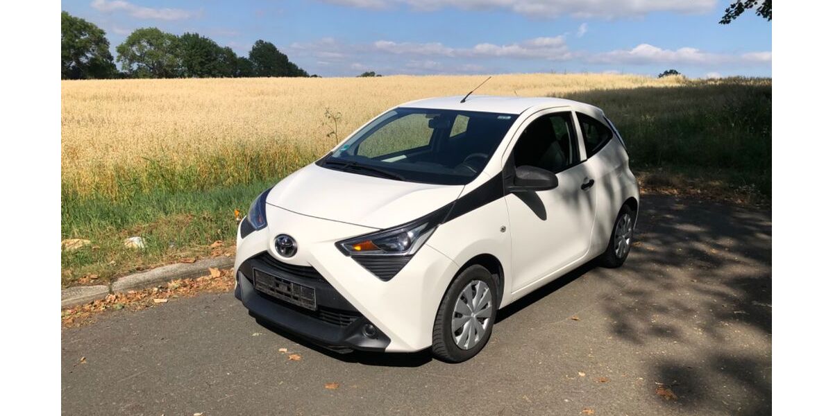 Toyota Aygo (X) 106.000 km 4.990 &euro; Holzwickede 59439