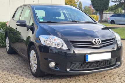 Toyota Auris 122.000 km 6.700 € Essen 45356