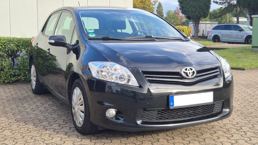 Toyota Auris 122.000 km 6.700 € Essen 45356