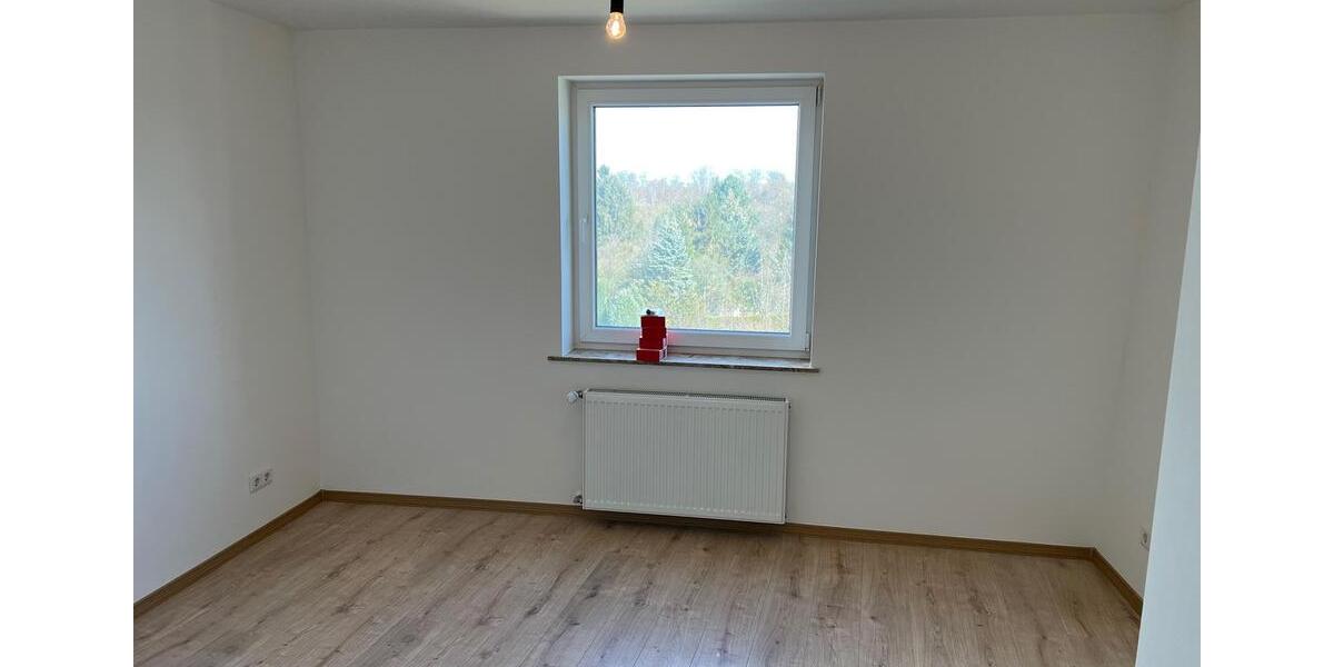 Komplett sanierte DG-Wohnung im Altbau (mit moderner Einbauküche) 3 zimmer