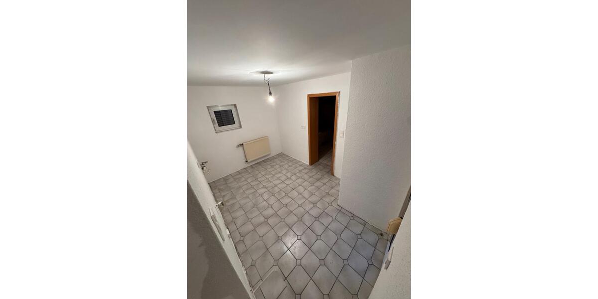 Frisch renovierte Doppelhaushälfte zu Vermieten 3.5 zimmer