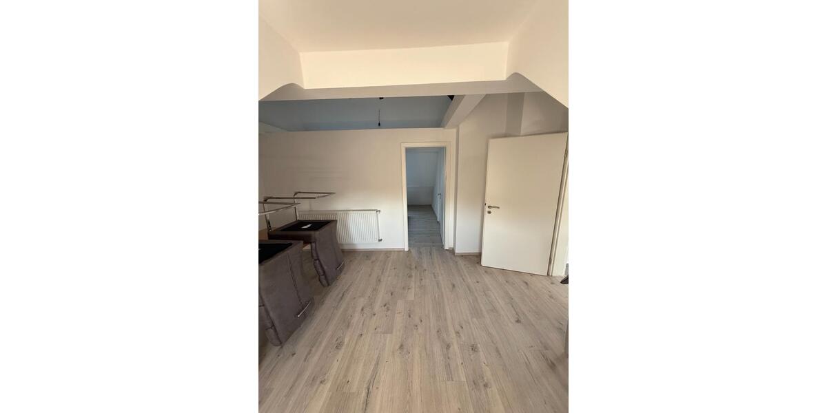 Erstbezug: 3-Zi-DG-Whg | ca. 80 qm | möbliert 3 zimmer