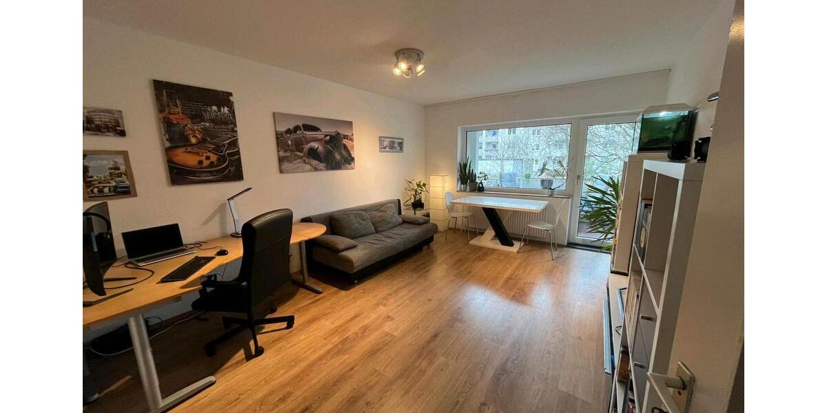 Helle ETW mit Balkon und Tiefgaragenstellplatz in zentraler Lage 2.5 zimmer