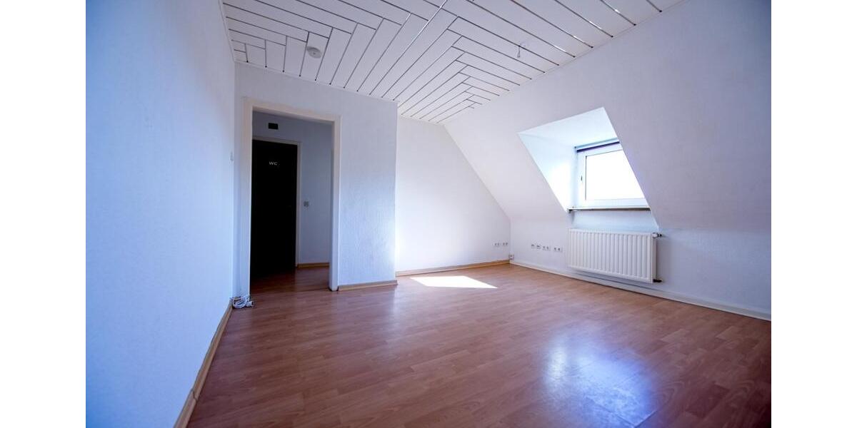 schöne 3 Zimmer DG Wohnung mit 50qm, renoviert 3 zimmer