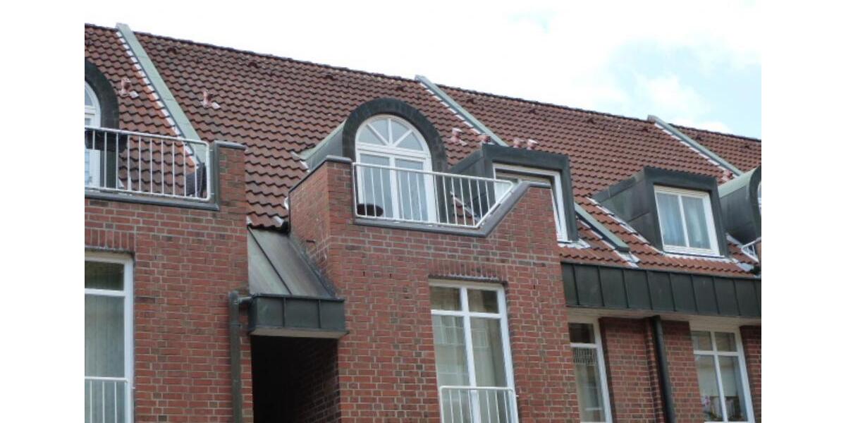 ***Singles aufgepasst*** wunderschöne Dachgeschosswohnung, 2 Balkone, Blick auf den Kanal 1.5 zimmer