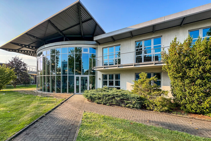 1.770 m² Bürokomplex inkl. Produktions-Lagerhalle - 4.000 m² Grundstück