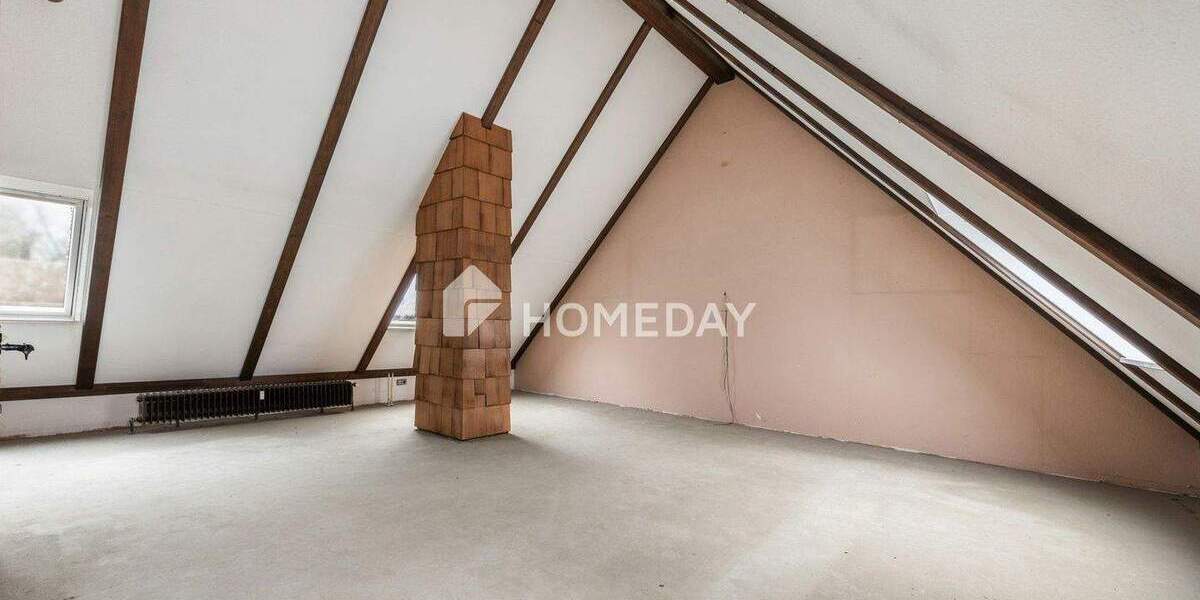 Großzügige 115 m² Etagenwohnung mit zusätzlichem DG-Zimmer, Loggia und sofortiger Bezugsfreiheit 3 zimmer