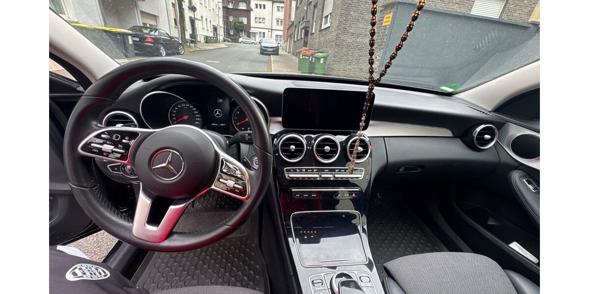 Mercedes-Benz C 180 74.000 km 25.900 &euro; Oberhausen 46045