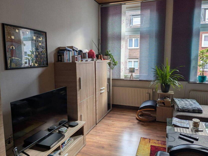 2 große Wohnungen und Geschäftseinheit