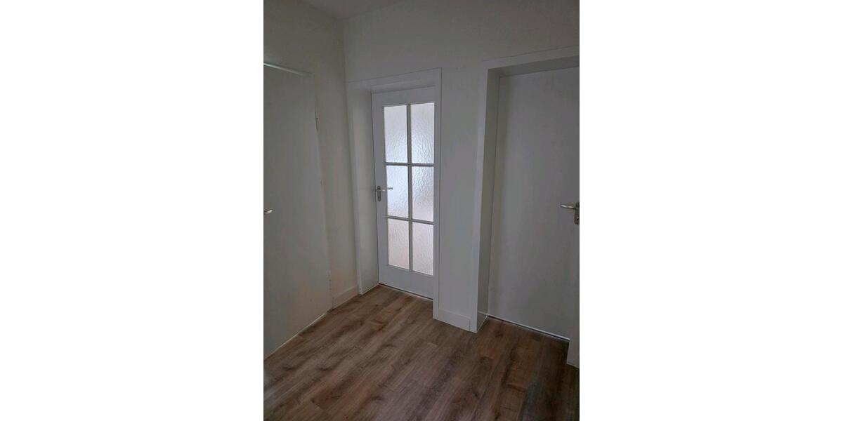 Frisch Renovierte Wohnung direkt an der Uni für 2er WG geeignet 2 zimmer