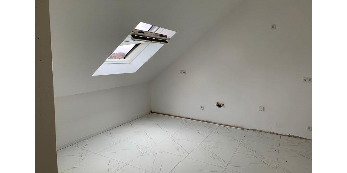 Dachgeschoßwohnung Oberhausen Schmachtendorf - 4 Zimmer, 85 m&sup2;, 600&euro; | Angebot:26670217