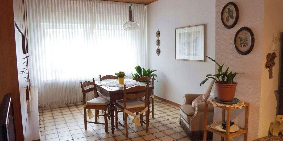 Komfort, Ruhe und Bauland zur Eigenverwirklichung. 8 zimmer