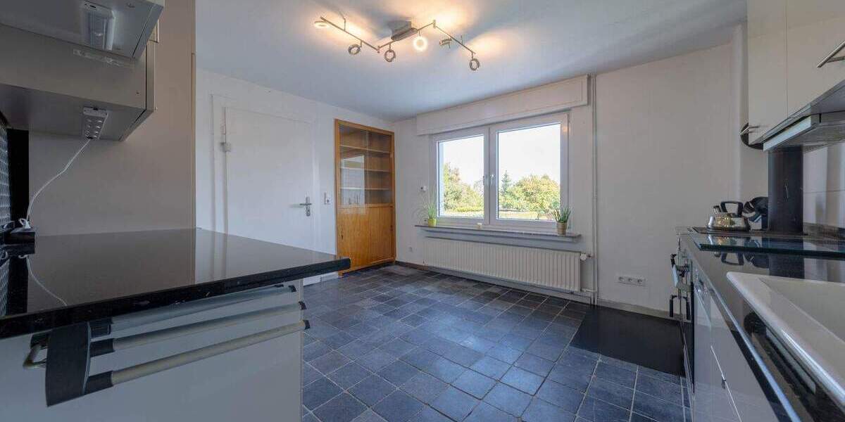 Renovierte Doppelhaushälfte mit Garten und Garage in zentrumsnaher Lage von Lünen 3 zimmer