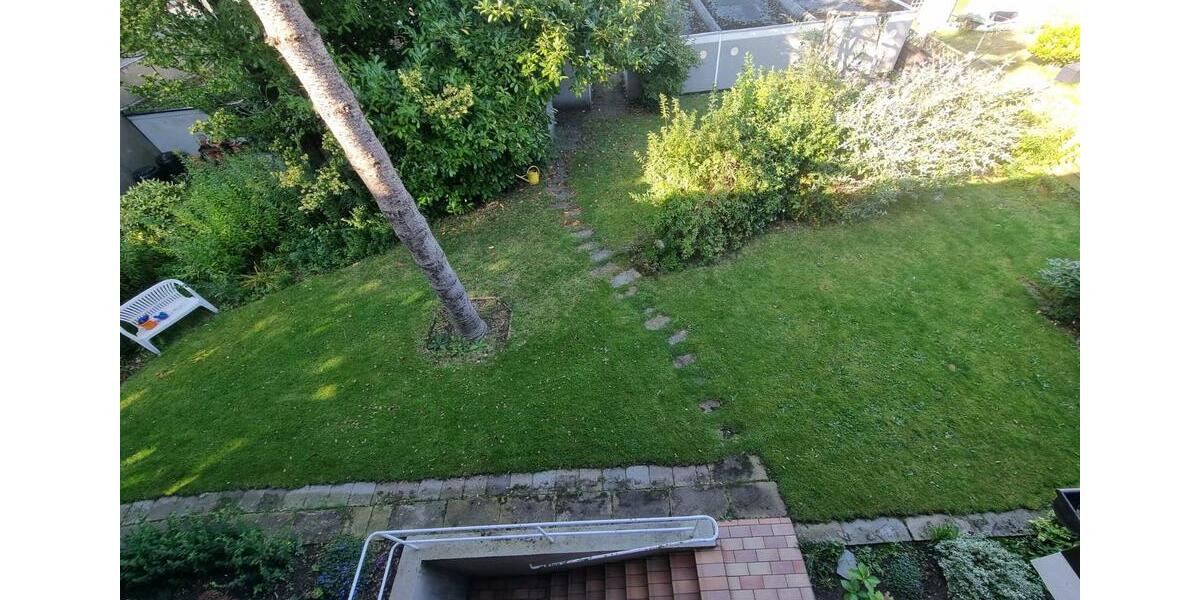 Wohnhaus mit aktuell zwei Wohnungen, einem Gästezimmer und Keller zimmer