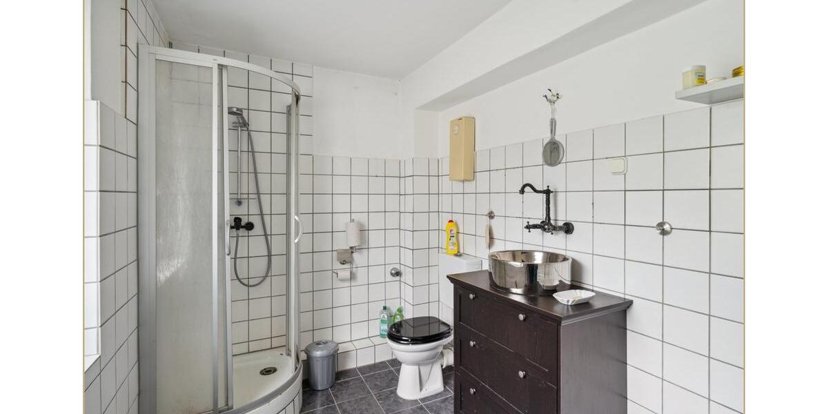 Mehrfamilienhaus mit Gewerbeeinheit – attraktive Kapitalanlage in zentraler Lage zimmer