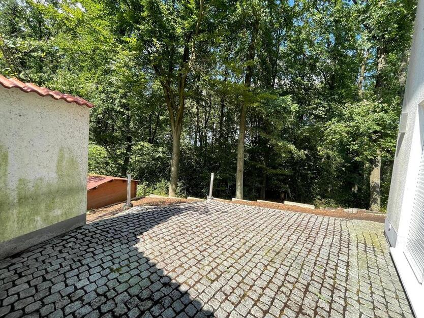 • Sonnige Waldrandlage in hochwertiger Bauqualität