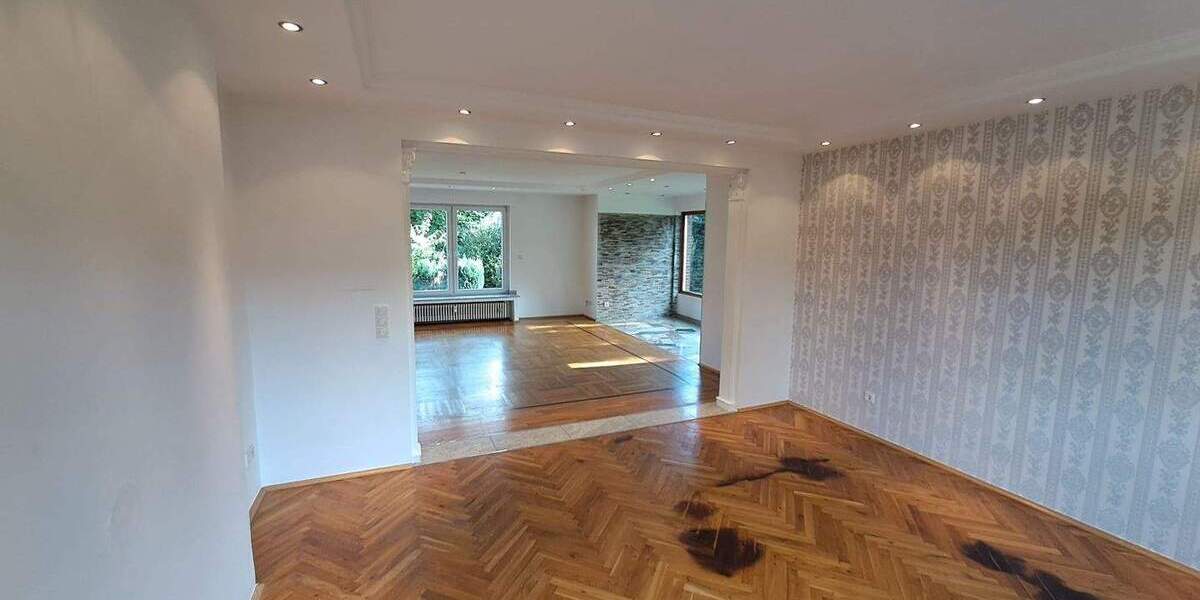 Zweifamilienhaus in ruhiger Lage und großzügigem Grundstück 7 zimmer