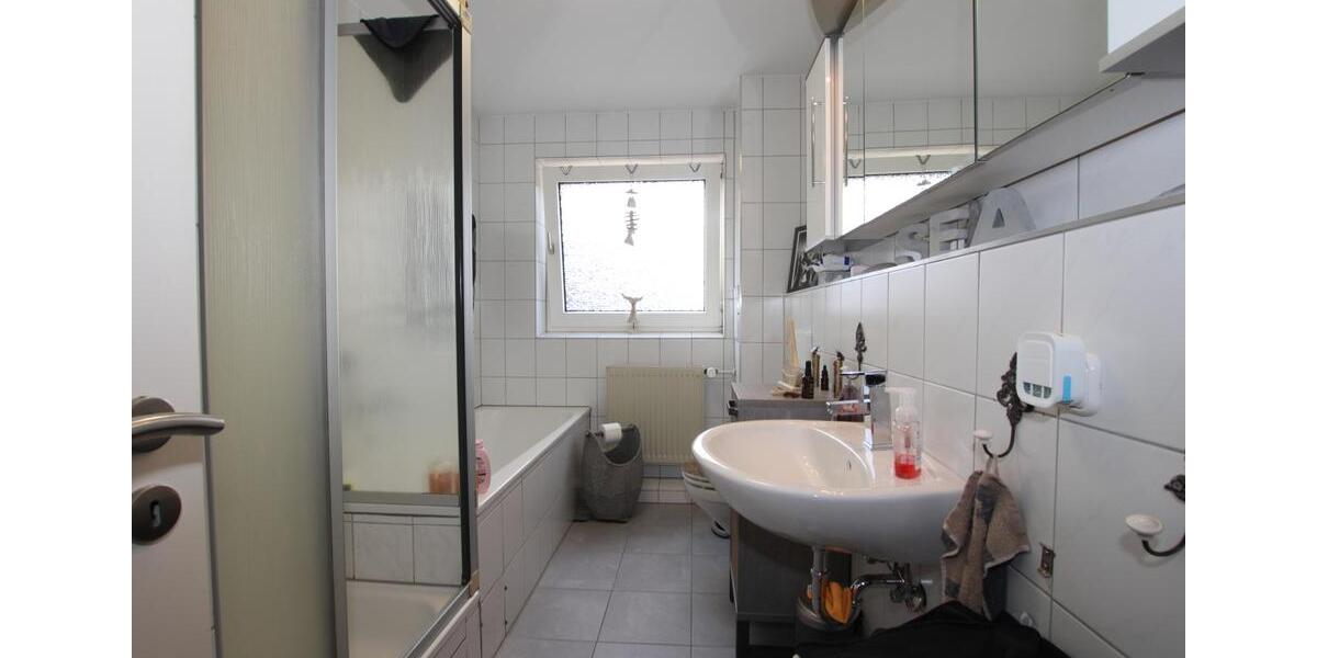 Dachgeschoßwohnung Bottrop Feldhausen - 4 Zimmer, 94 m&sup2;, 860&euro; | Angebot:25743434