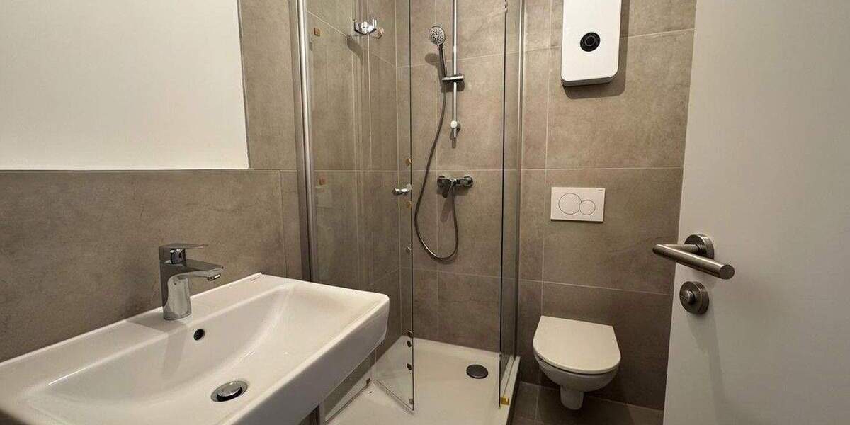 Erstbezug nach Sanierung: Helle Dachgeschosswohnung ca. 51 m² in Holsterhausen 3 zimmer