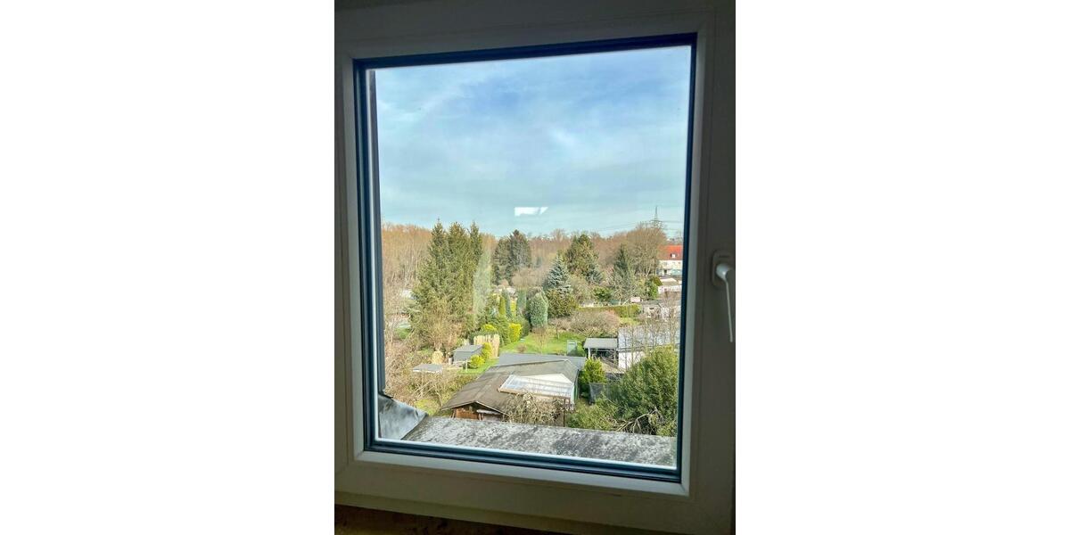 Komplett sanierte DG-Wohnung im Altbau (mit moderner Einbauküche) 3 zimmer