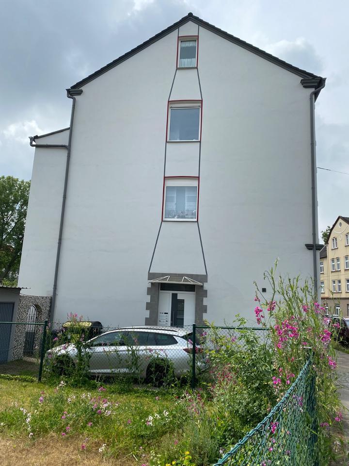 Erdgeschoss-Etagenwohnung 4,5 Zimmer 110 qm mit Terrasse
