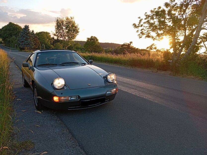 928