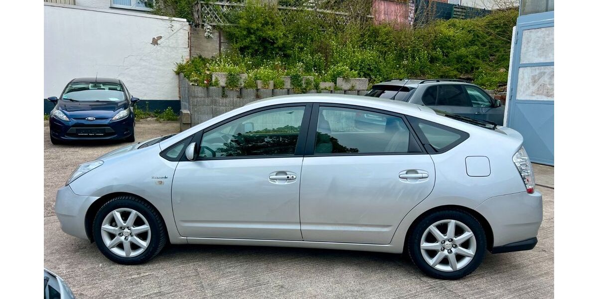 Toyota Prius 162.000 km 5.999 &euro; Wuppertal 42277