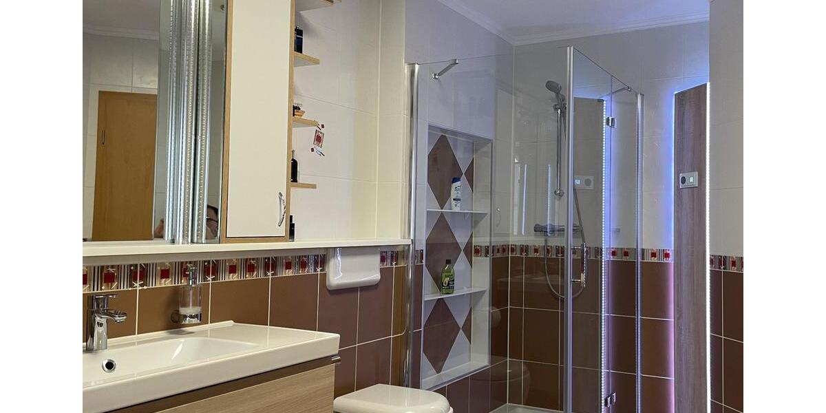 Modernes RMH mit Smart Home, hochw. Ausstattung und gepfl. Garten 5 zimmer