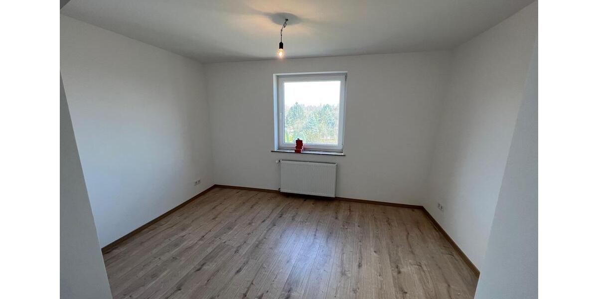 Komplett sanierte DG-Wohnung im Altbau (mit moderner Einbauküche) 3 zimmer