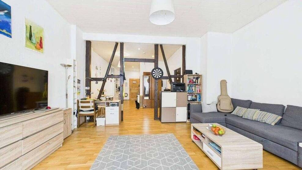 Charmante AltbauWohnung im Erdgeschoss - bezugsfrei. Parkplatz!