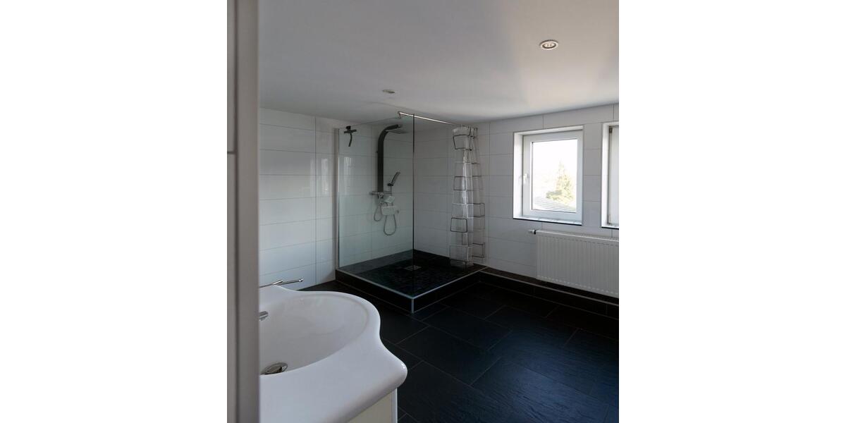 Hochwertig kernsanierte Dachgeschoss 2,5 Zimmer-Wohnung 61qm² 2 zimmer