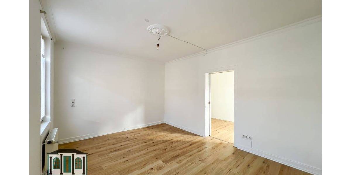 Denkmalschutz trifft Investitionschance: Dreiparteienhaus mit Entwicklungspotenzial 1 zimmer