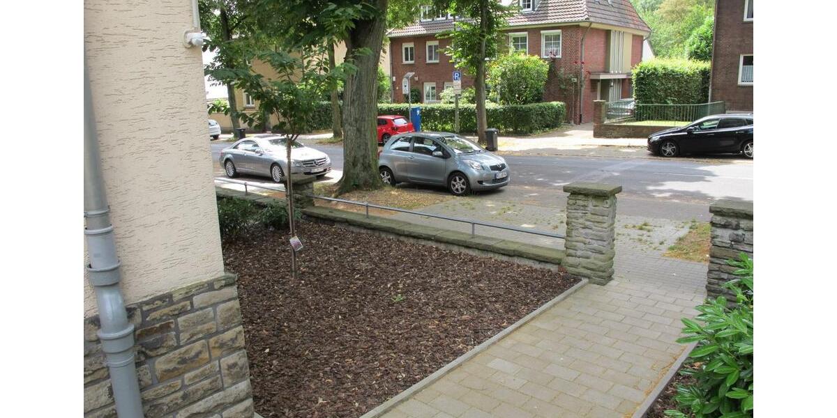 Stadtvilla in Bestlage, eine Wohnung pro Etage, Gartenmitnutzung 3.5 zimmer