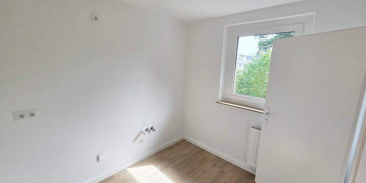 NEU*NEU*NEU!! Frisch RENOVIERTE 2-Zimmer-Wohnung mit neuem Tageslichtbad und Vinyldesign-Boden 2 zimmer