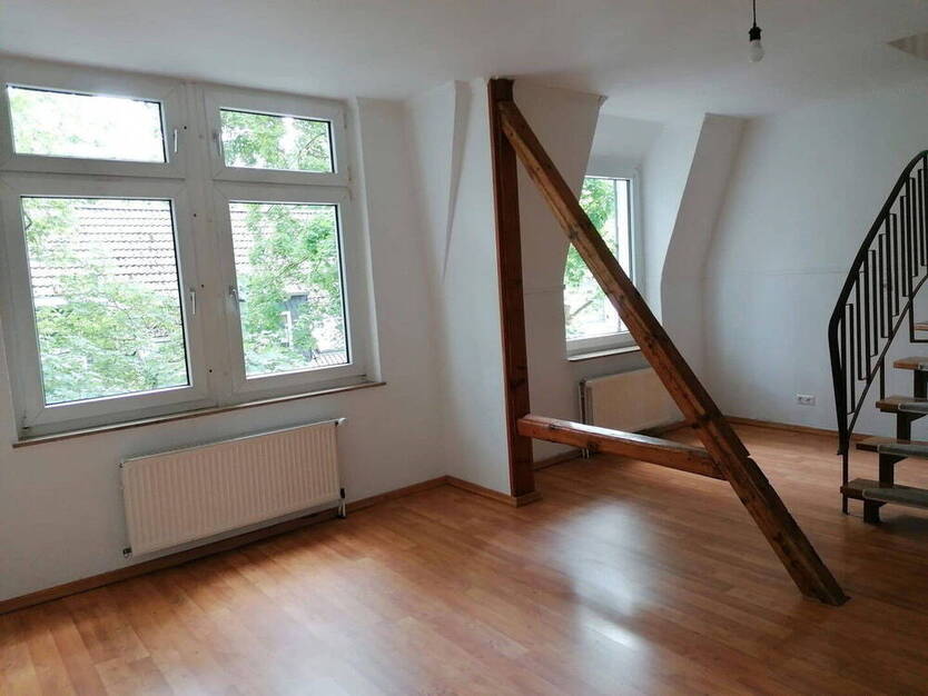 Charmante 3-Zimmer-Wohnung mit Spitzboden in zentraler Lage - komplett renoviert!