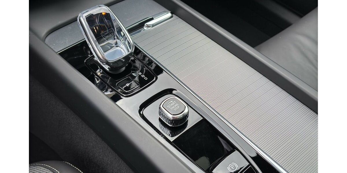 Volvo XC60 Plus Dark AWD Pano H&K ACC 360° Leder 7.905 km 35.600 &euro; Wuppertal 42327