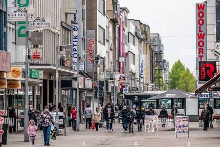 Wohnen und Vermieten! Balkone und Garagen! Liebevoll gepflegt und teilmodernisiert.