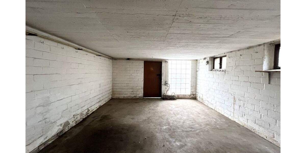 Doppelhaushälfte mit 4 Zi. + Garage auf weitläufigem Gartengrundstück in Dortmund Brackel 5 zimmer