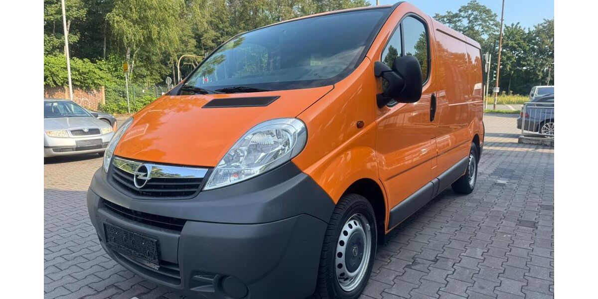 Opel Vivaro 104.000 km 7.490 &euro; Bottrop 46238