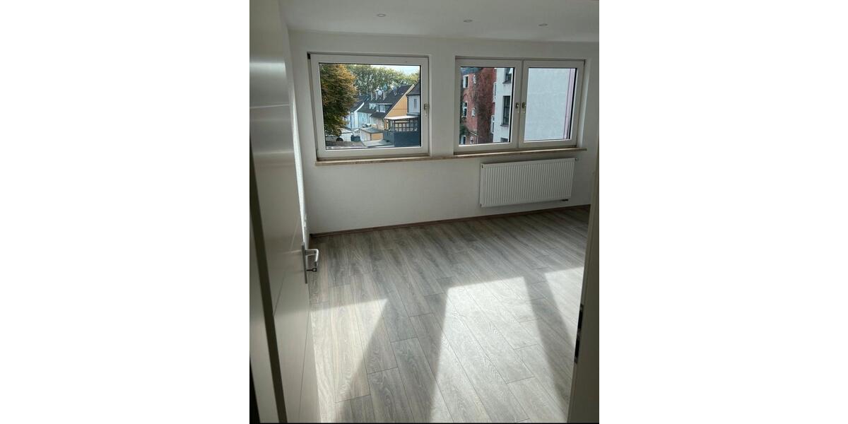 Kernsanierte Mietwohnung auf 87m2 4,5 Zimmer im 3-Fam.Haus 4 zimmer