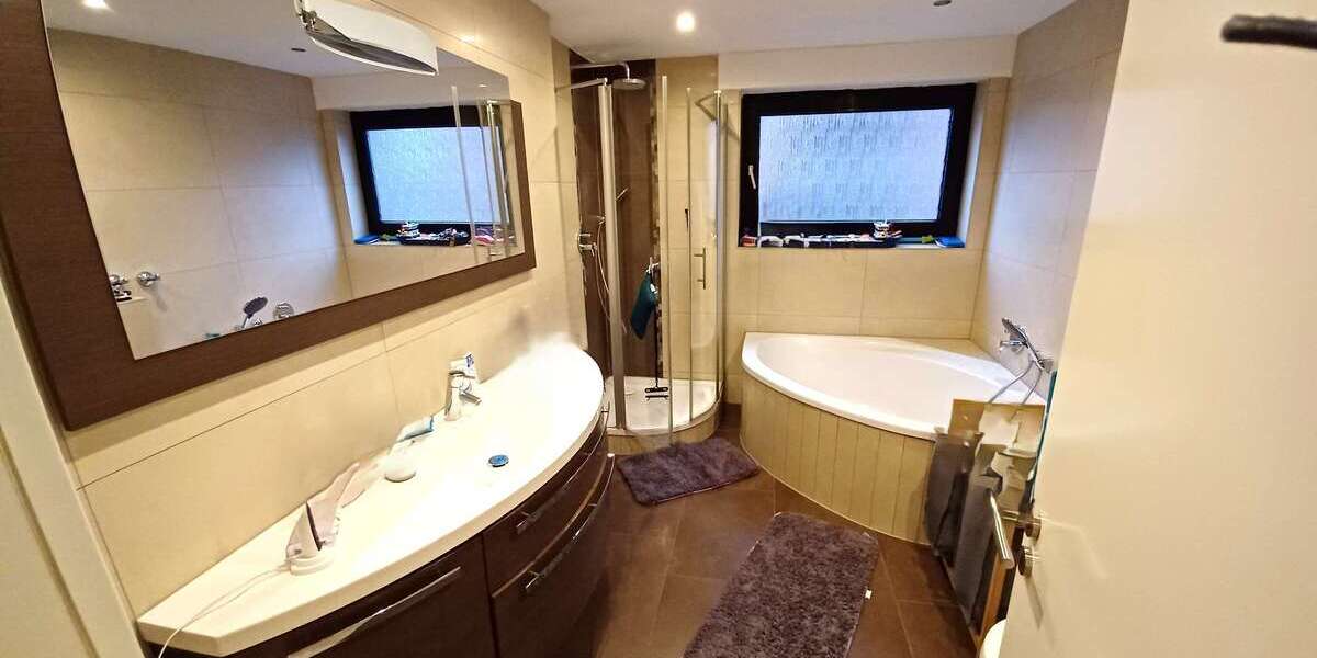 Etagenwohnung Oberhausen Biefang - 3.5 Zimmer, 101 m&sup2;, 299.000&euro; | Angebot:25255416